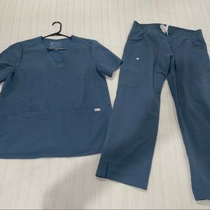 Women Scrub Set in Dark Harbor